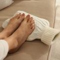 Zimne stopy: jakie są przyczyny i do jakiego lekarza się udać?